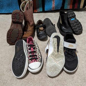 Lot of 5 pairs of kids shoes